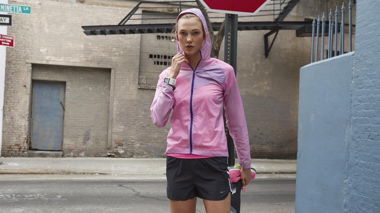 nike women's impossibly light running jacket