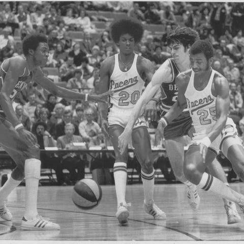 Darnell Hillman (20) padded his height with his ha