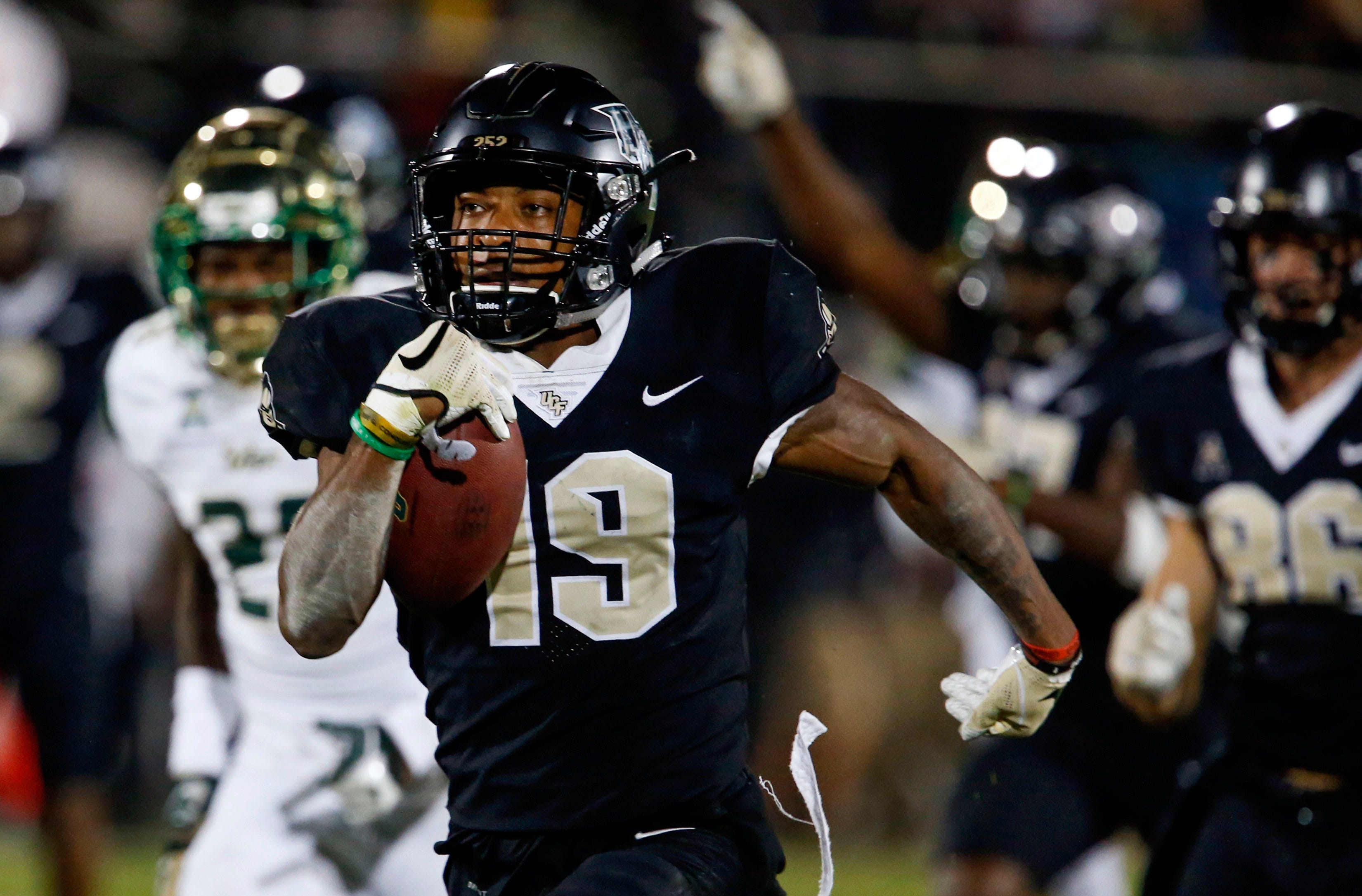 636595832510501913-USATSI-10434438 THE WAR ON I-4: 5 memorable moments in UCF Knights, South Florida Bulls football rivalry