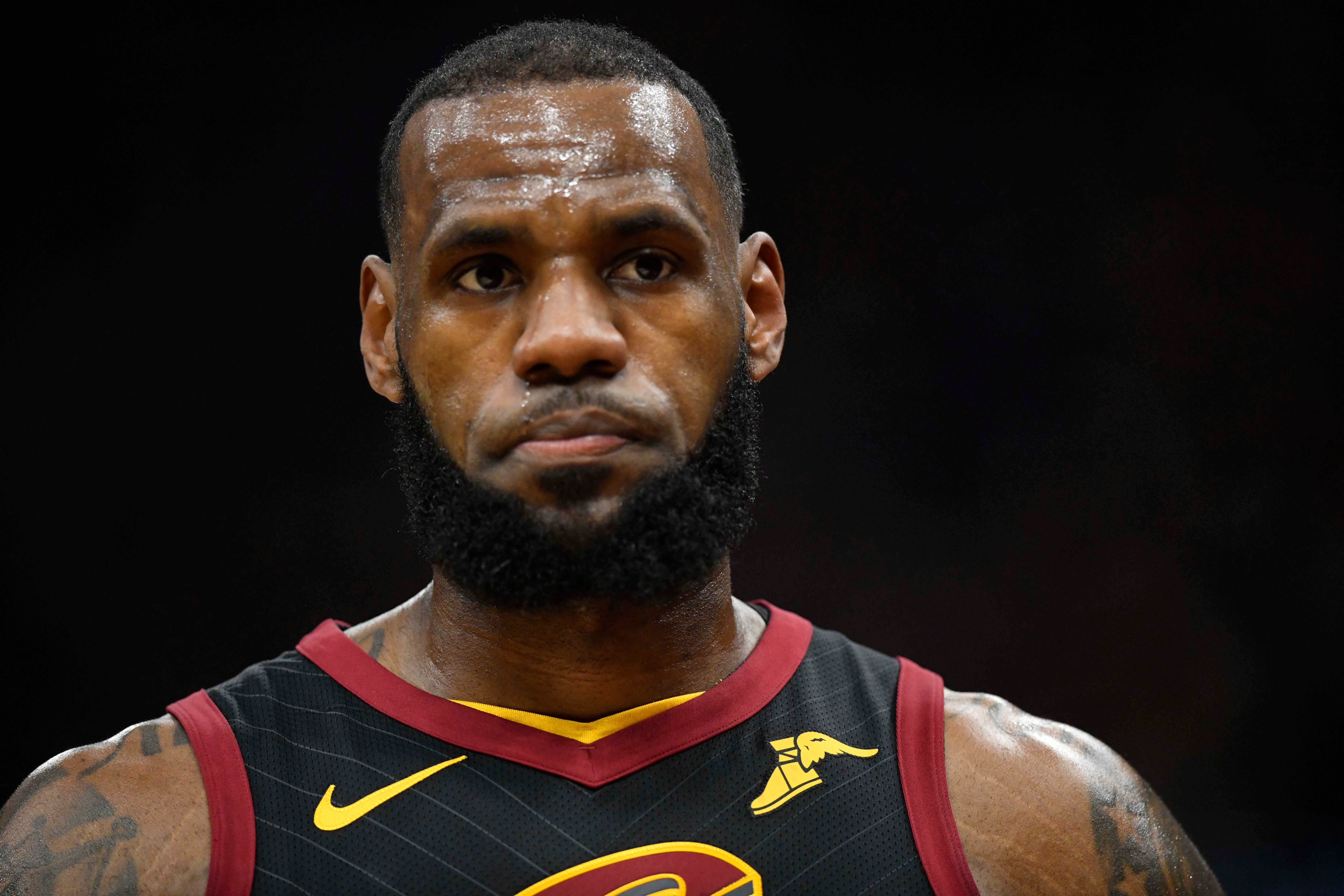 LeBron James shows leadership again in defending reporter's question