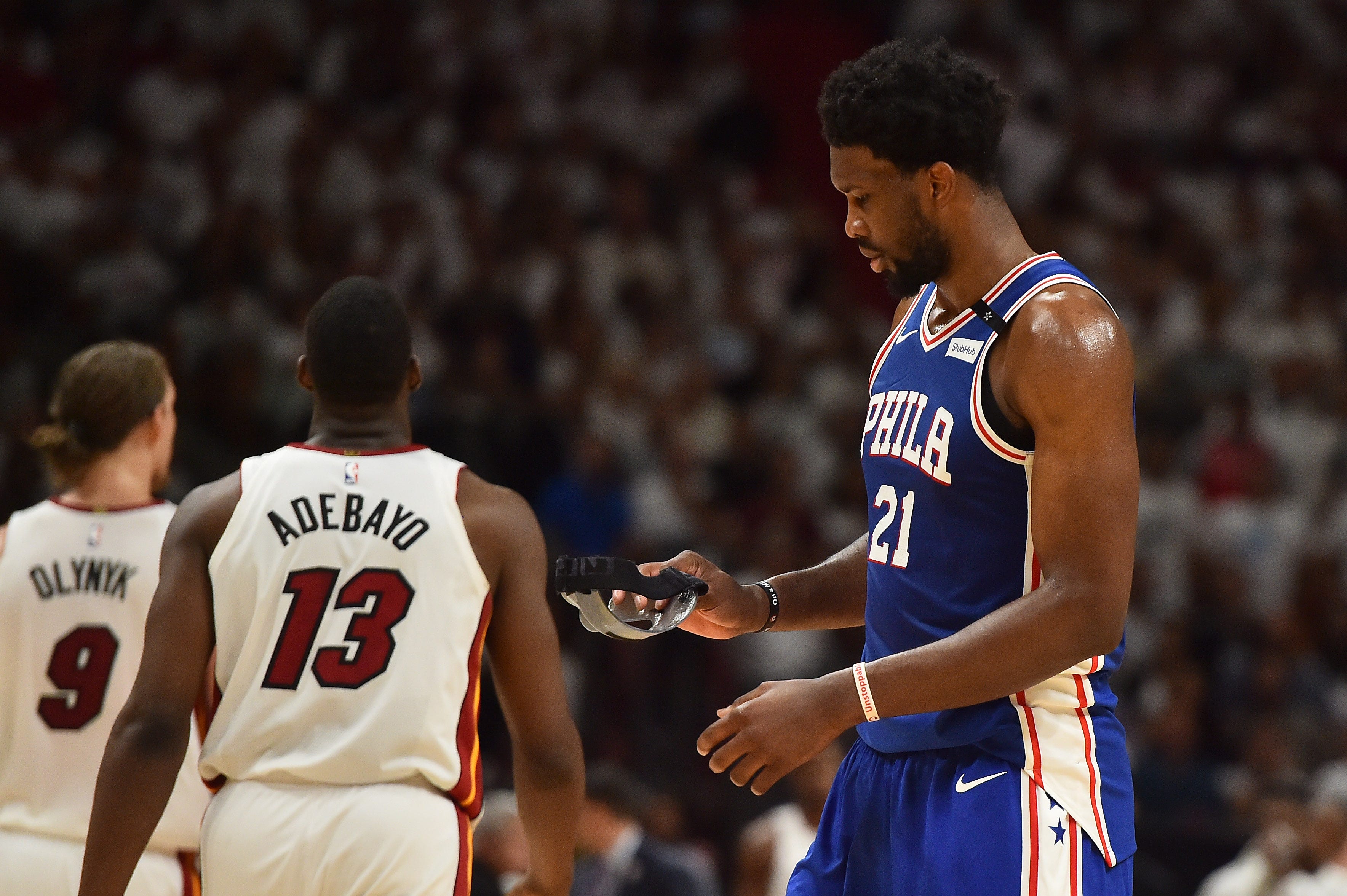 Why Justise Winslow did not get a technical foul for stepping on Joel Embiid's mask