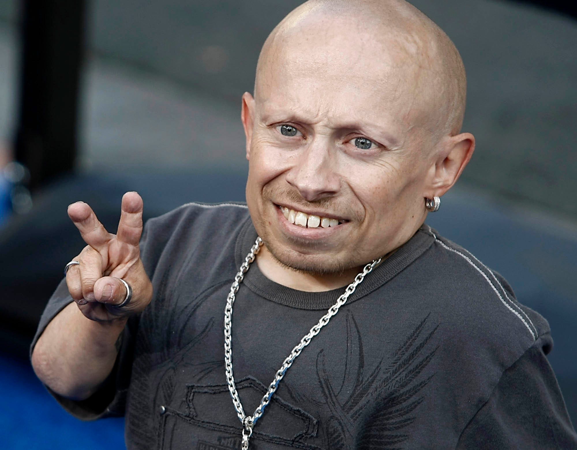 Mike Myers, other stars react to Verne Troyer's death squib.