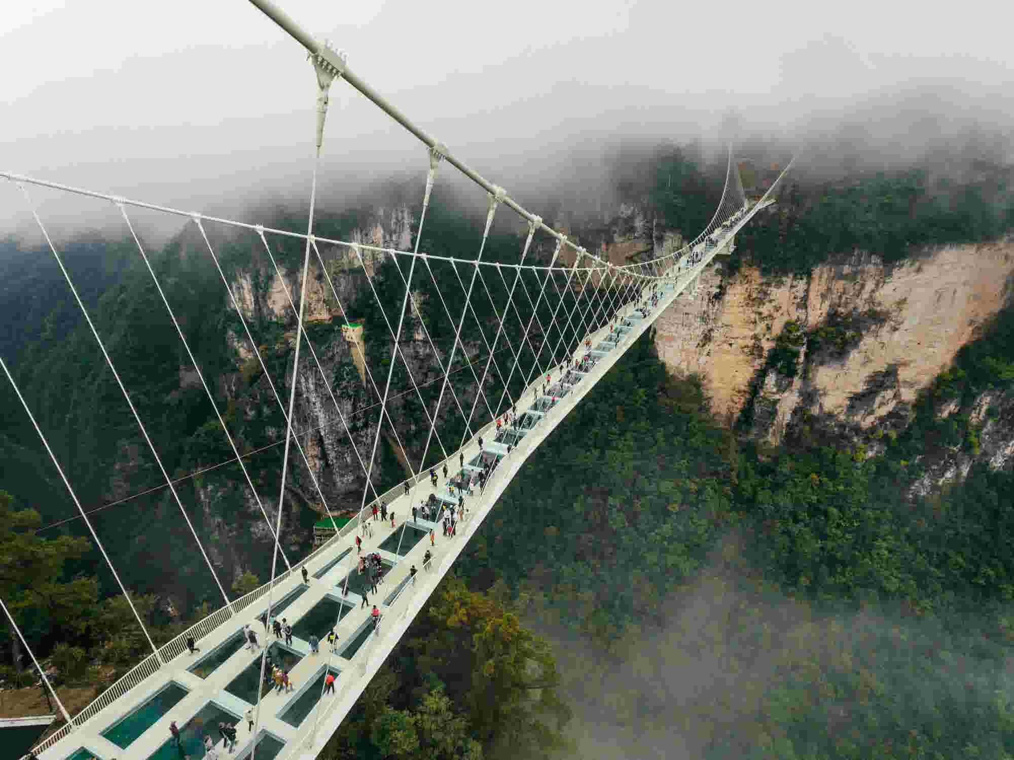 the longest bridge in the world glass