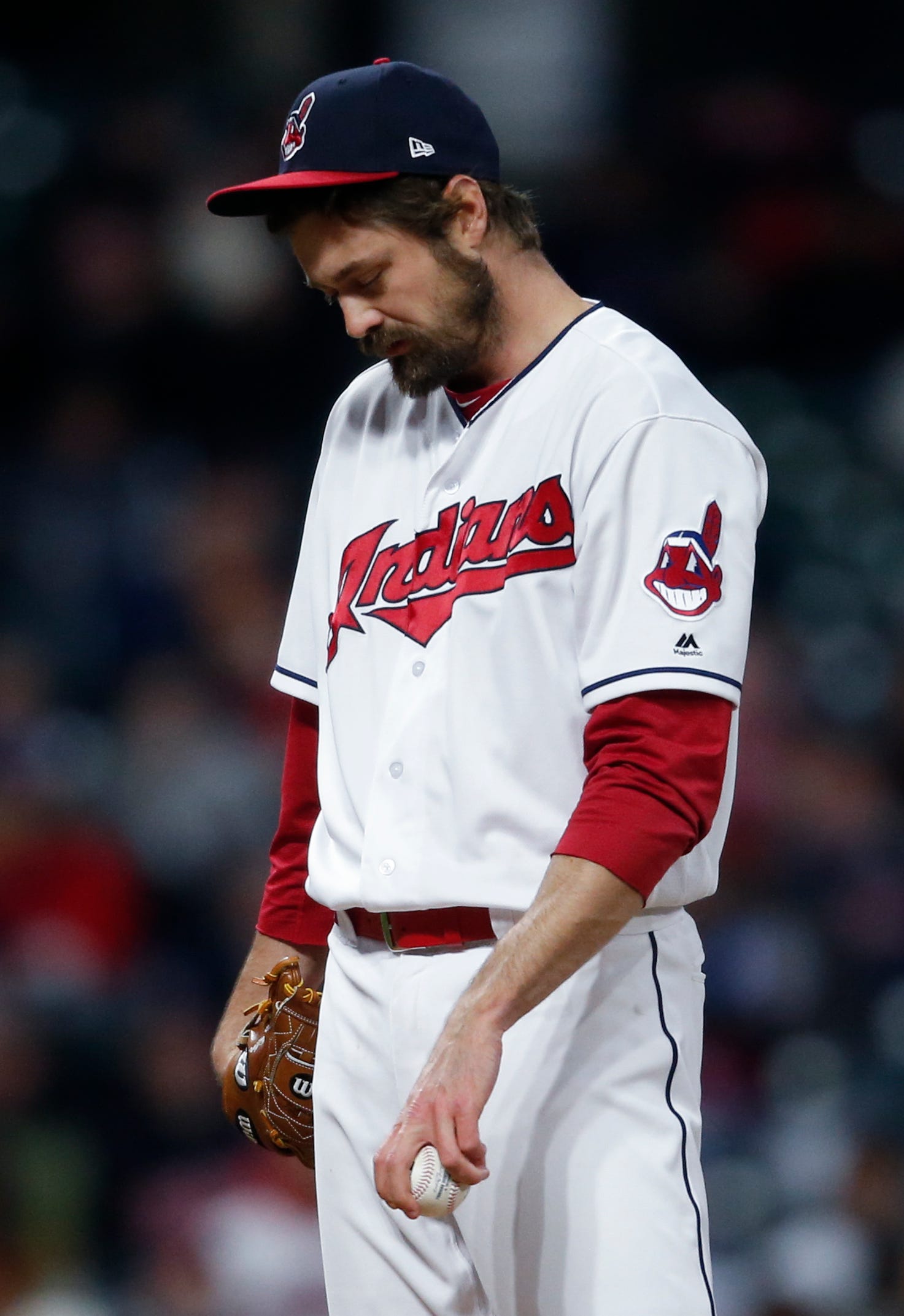 Indians' Andrew Miller leaves game with tight left hamstring