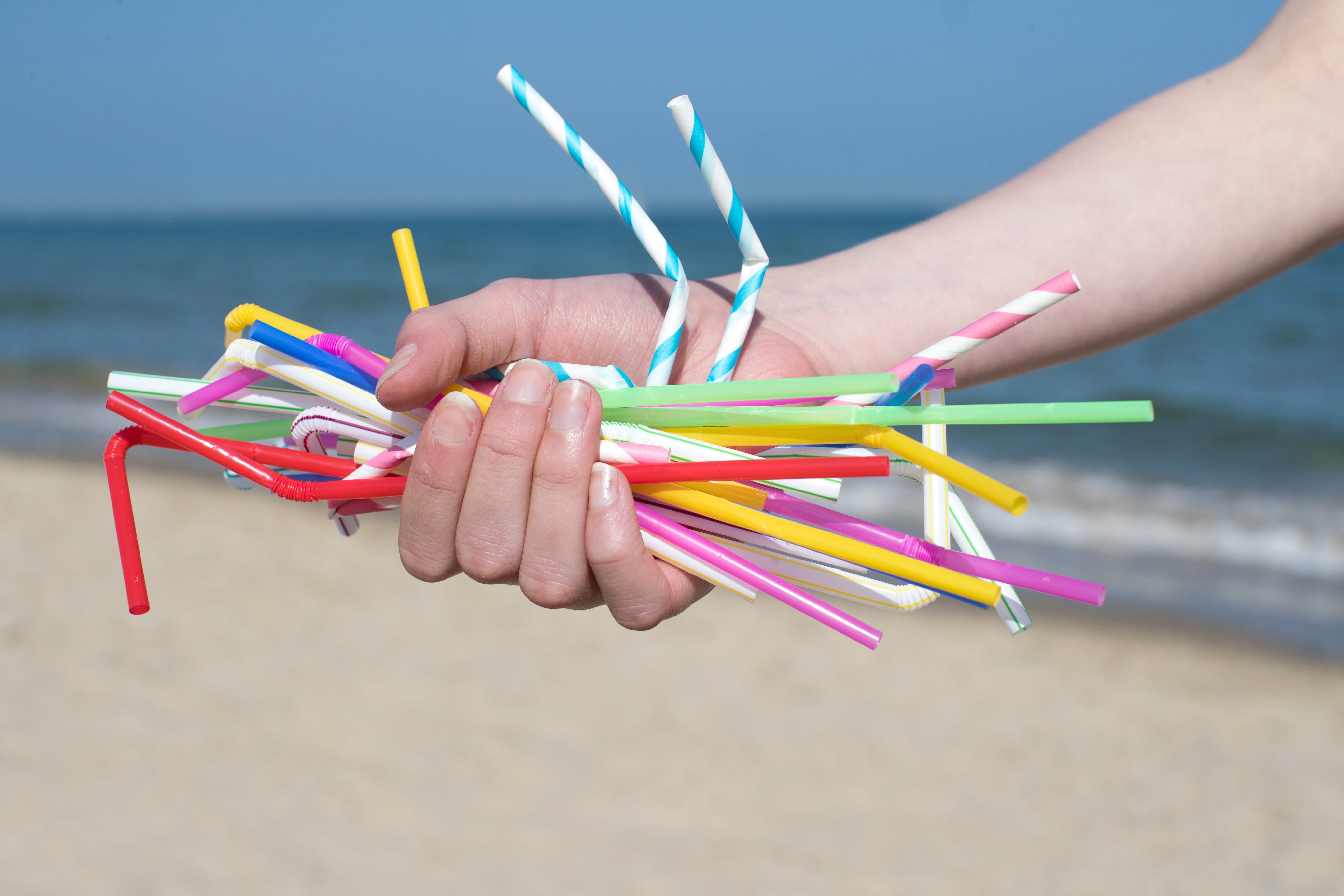 Plastic straws barred from fullservice restaurants in California