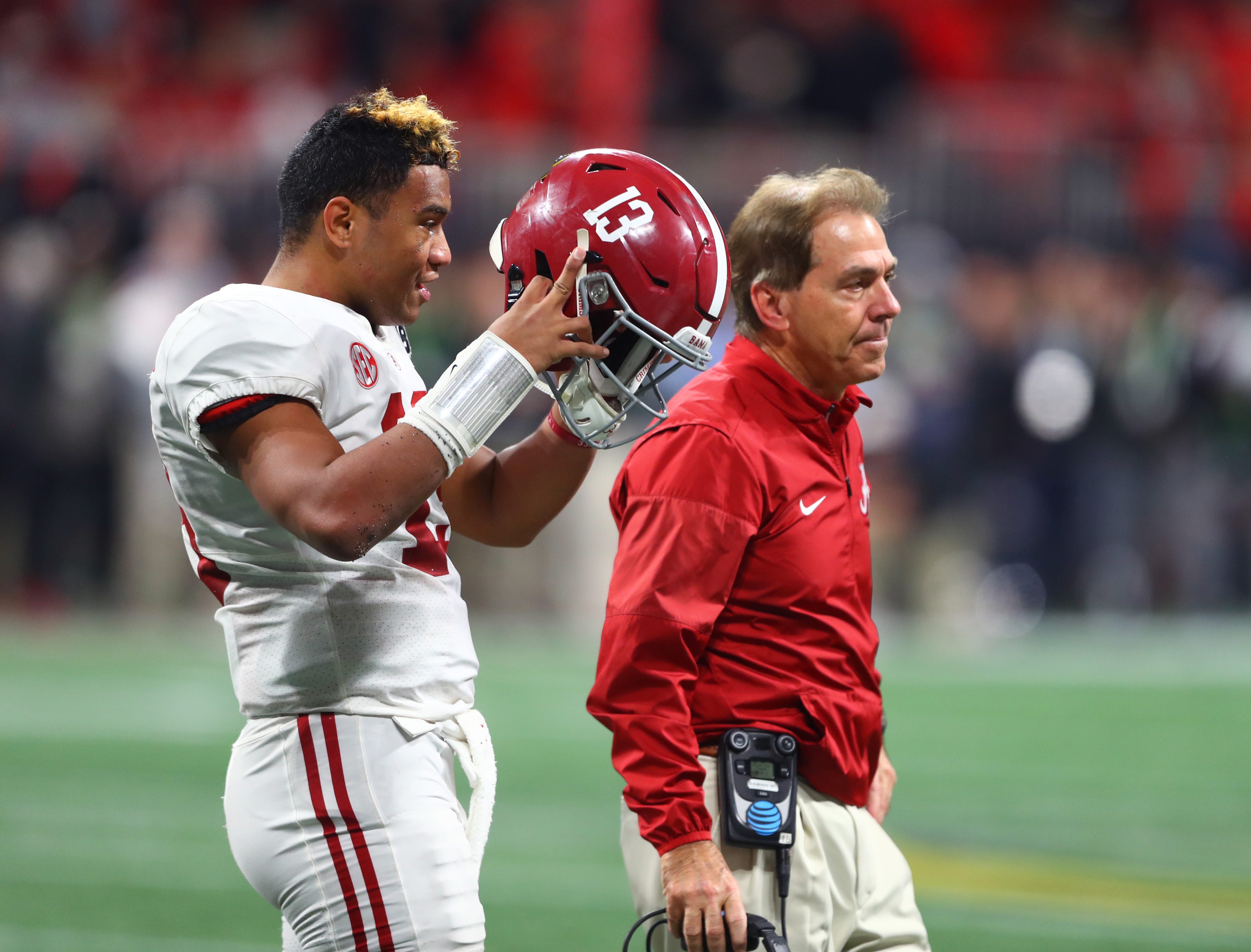  Nick Saban and Alabama players gets stranded on lake when boat runs out of gas