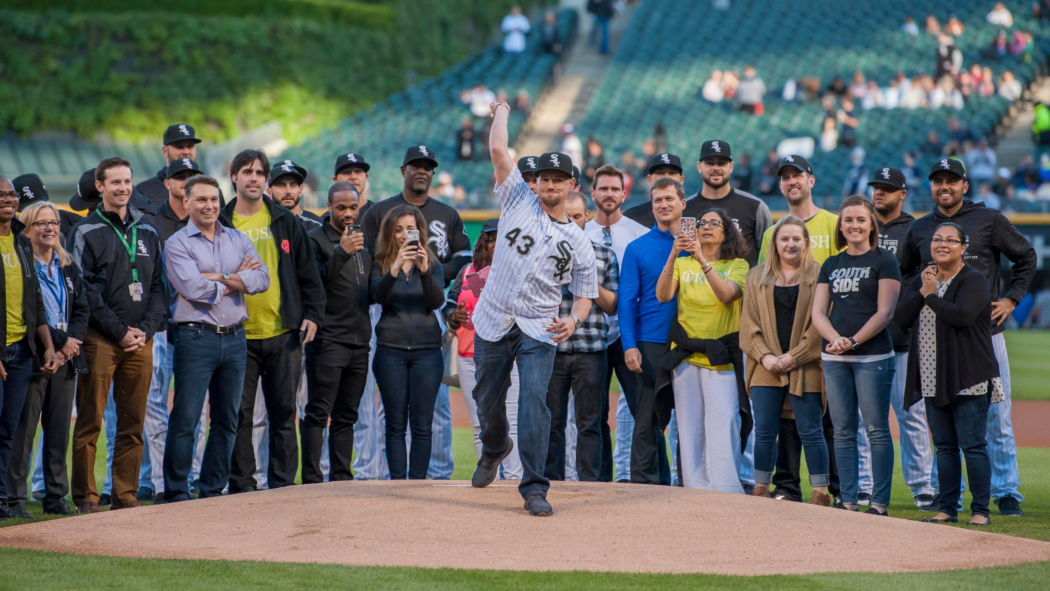  White Sox's Danny Farquhar throws ceremonial first pitch six weeks after brain hemorrhage