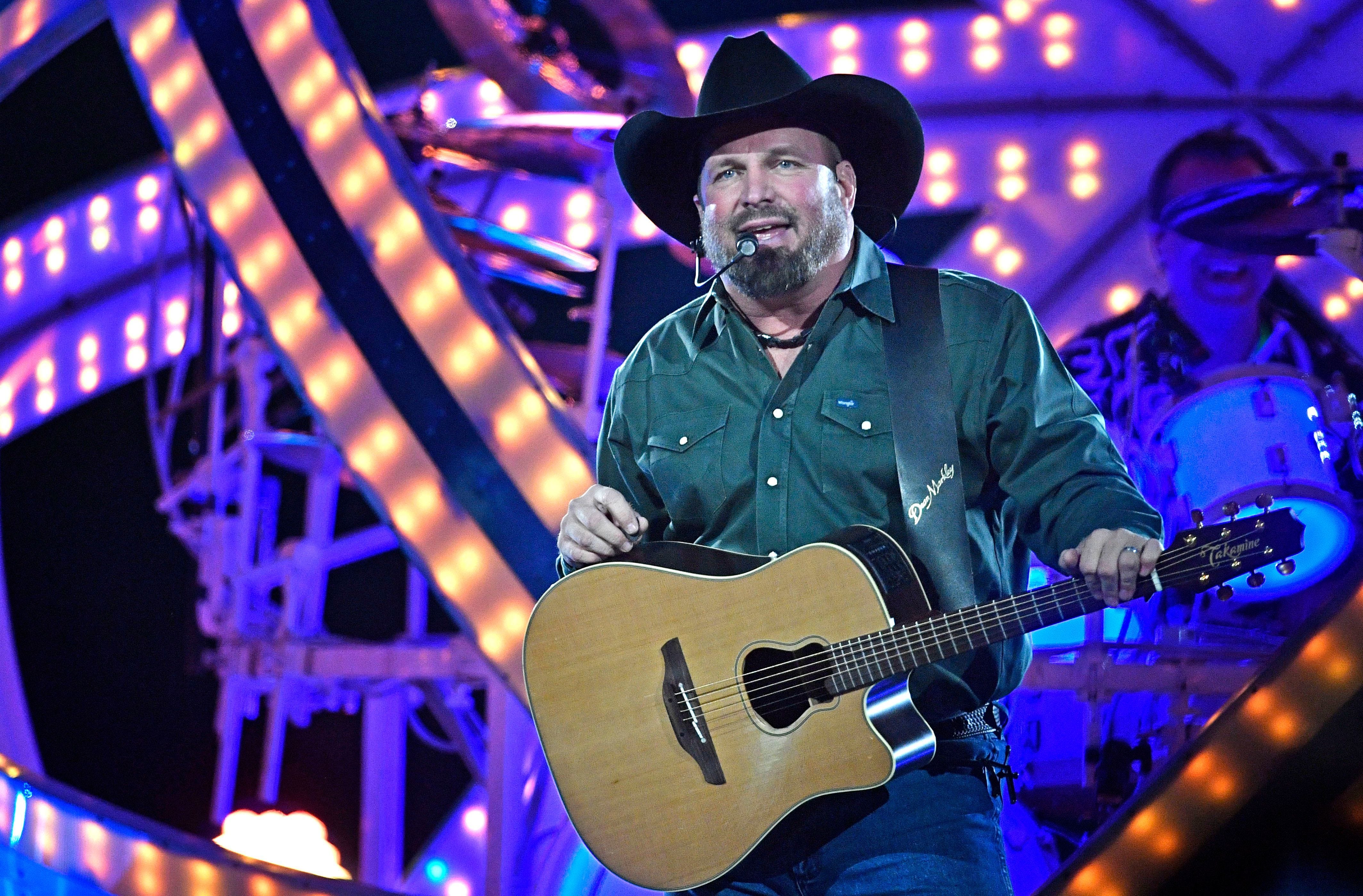 Garth Brooks reveals details for firstever concert at Notre Dame