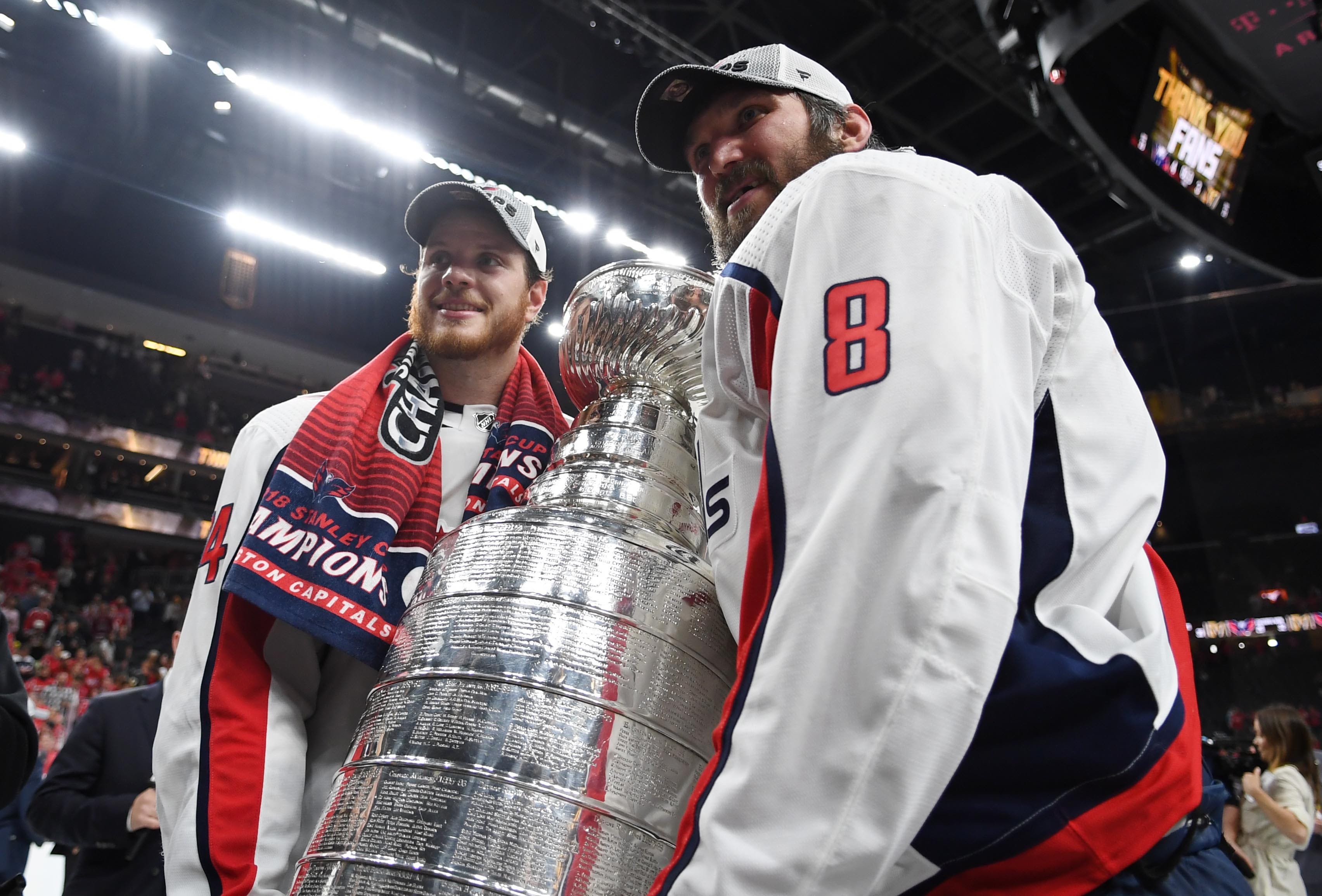 Washington Capitals, John Carlson agree to eight-year, $64 million contract