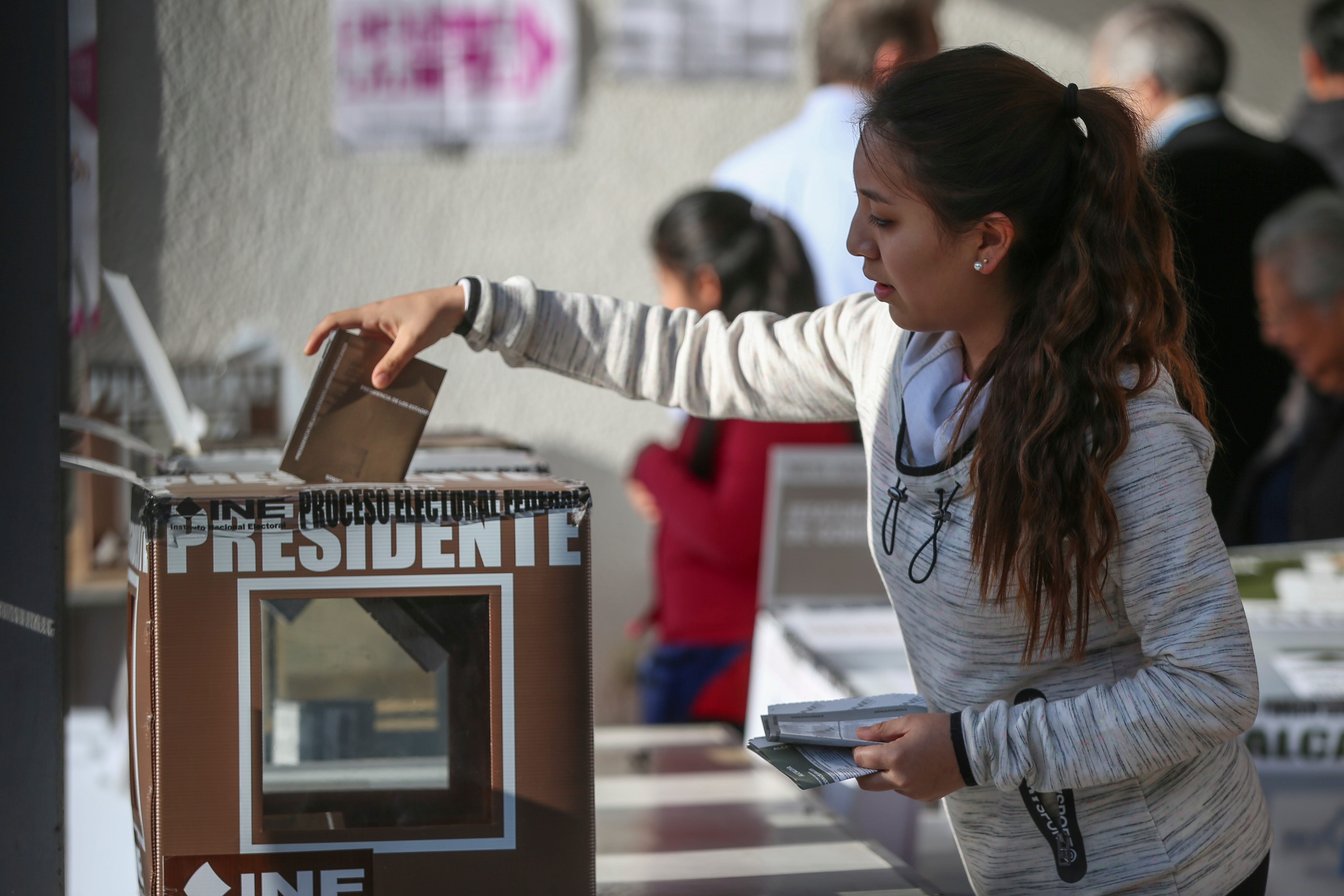 A woman casts her vote for president during general elections in Mexico City, July 1, 2018. Sunday's elections for posts at every level of government are Mexico's largest ever and have become a referendum on corruption, graft and other tricks used to