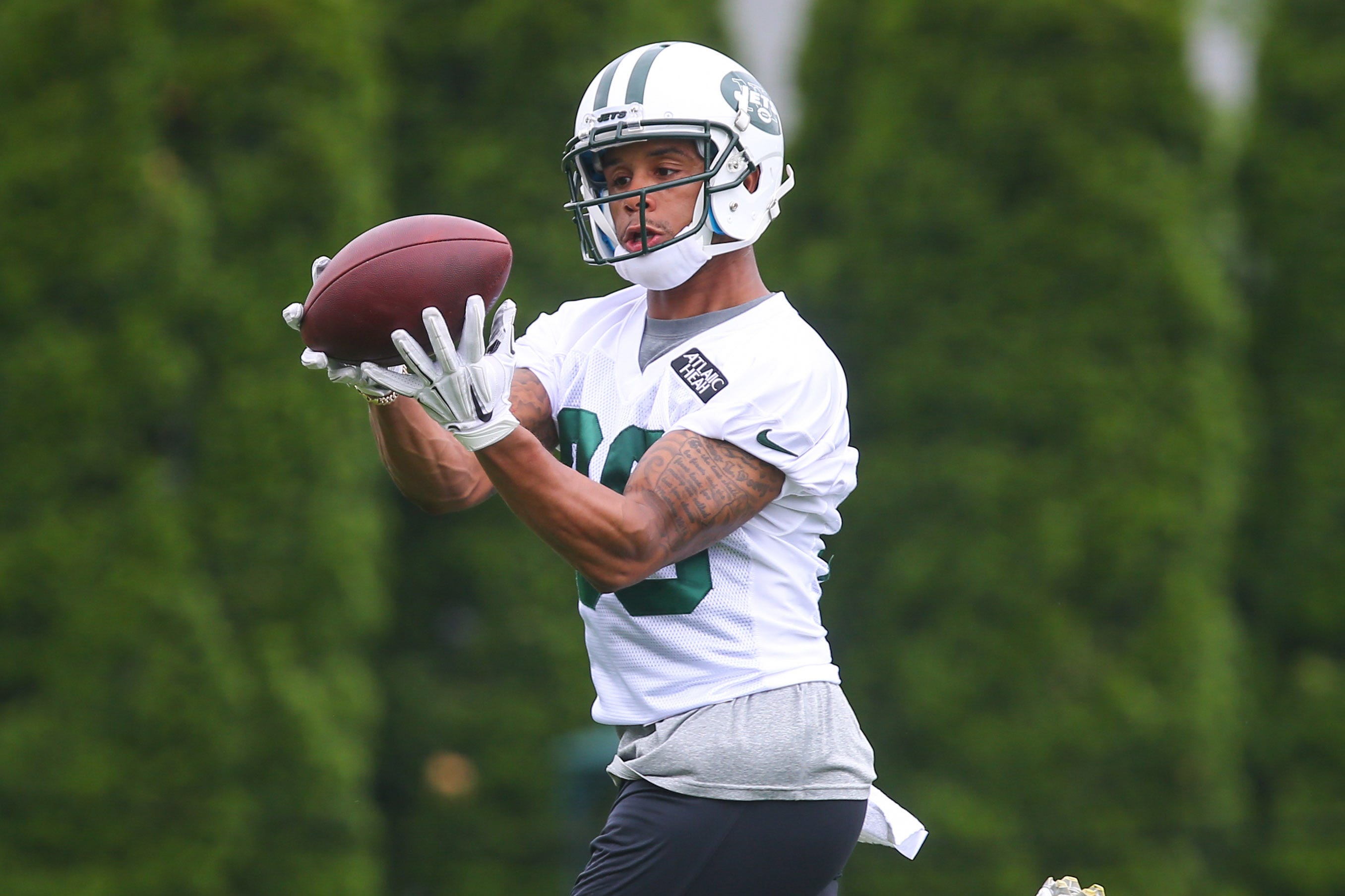 Jets waive former second-round wide receiver Devin Smith