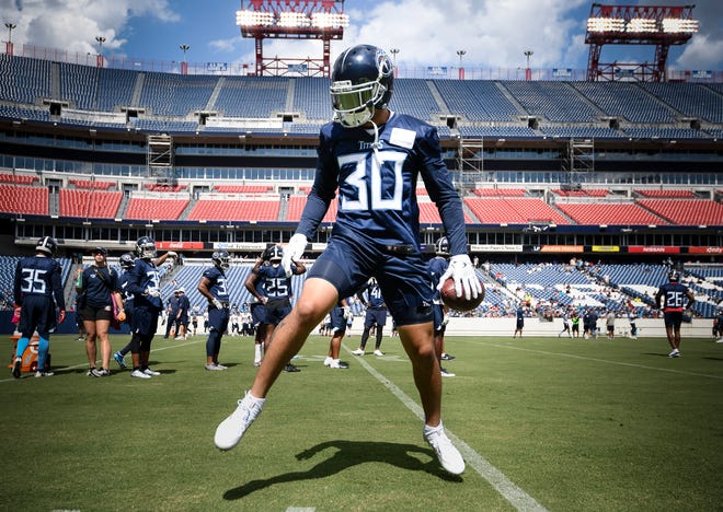 Titans safety Kenny Vaccaro (30) taps his toes along the sideline as he makes a catch during a training camp practice at Nissan Stadium Saturday, Aug. 4, 2018, in Nashville, Tenn.