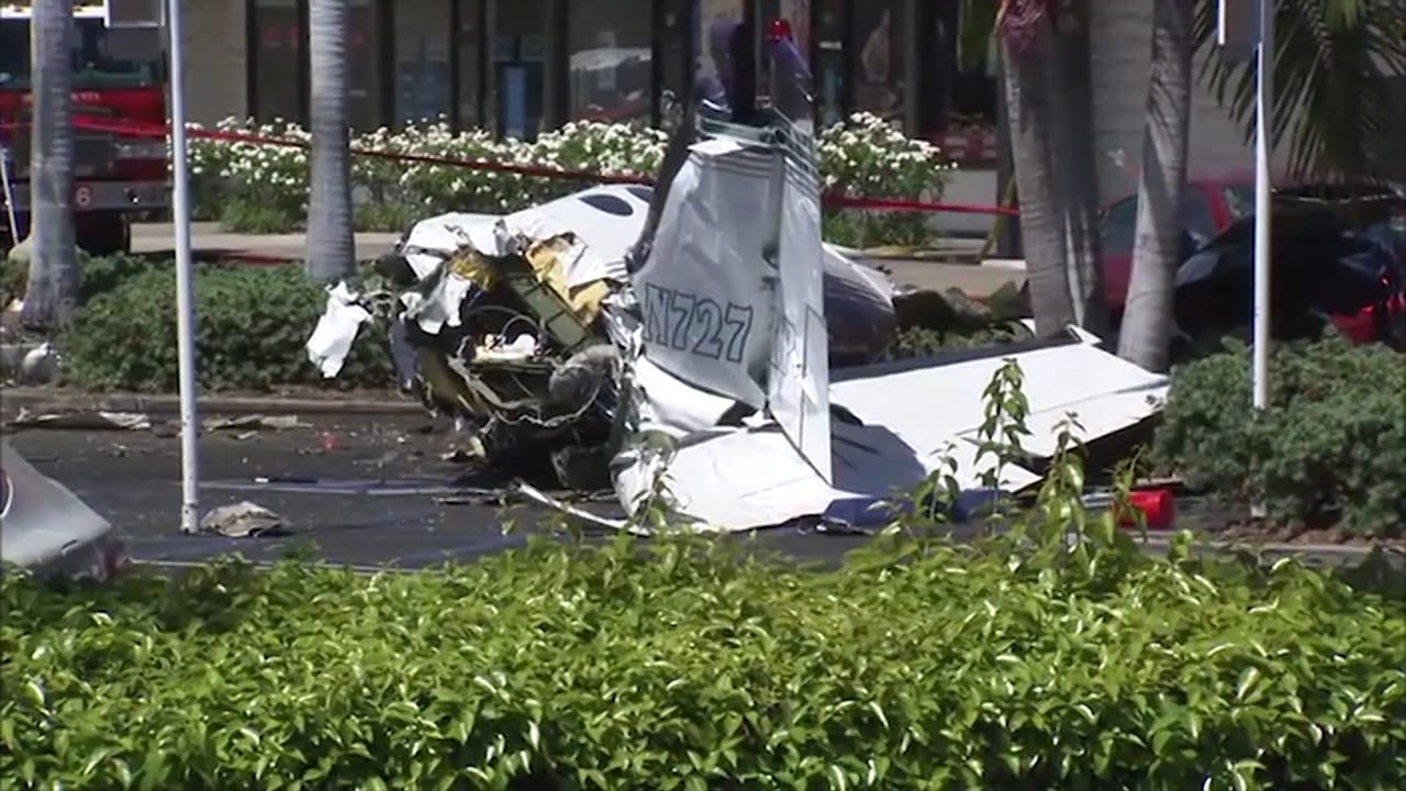 Santa Ana Plane Crash 5 Killed When Plane Dives Into Parking Lot