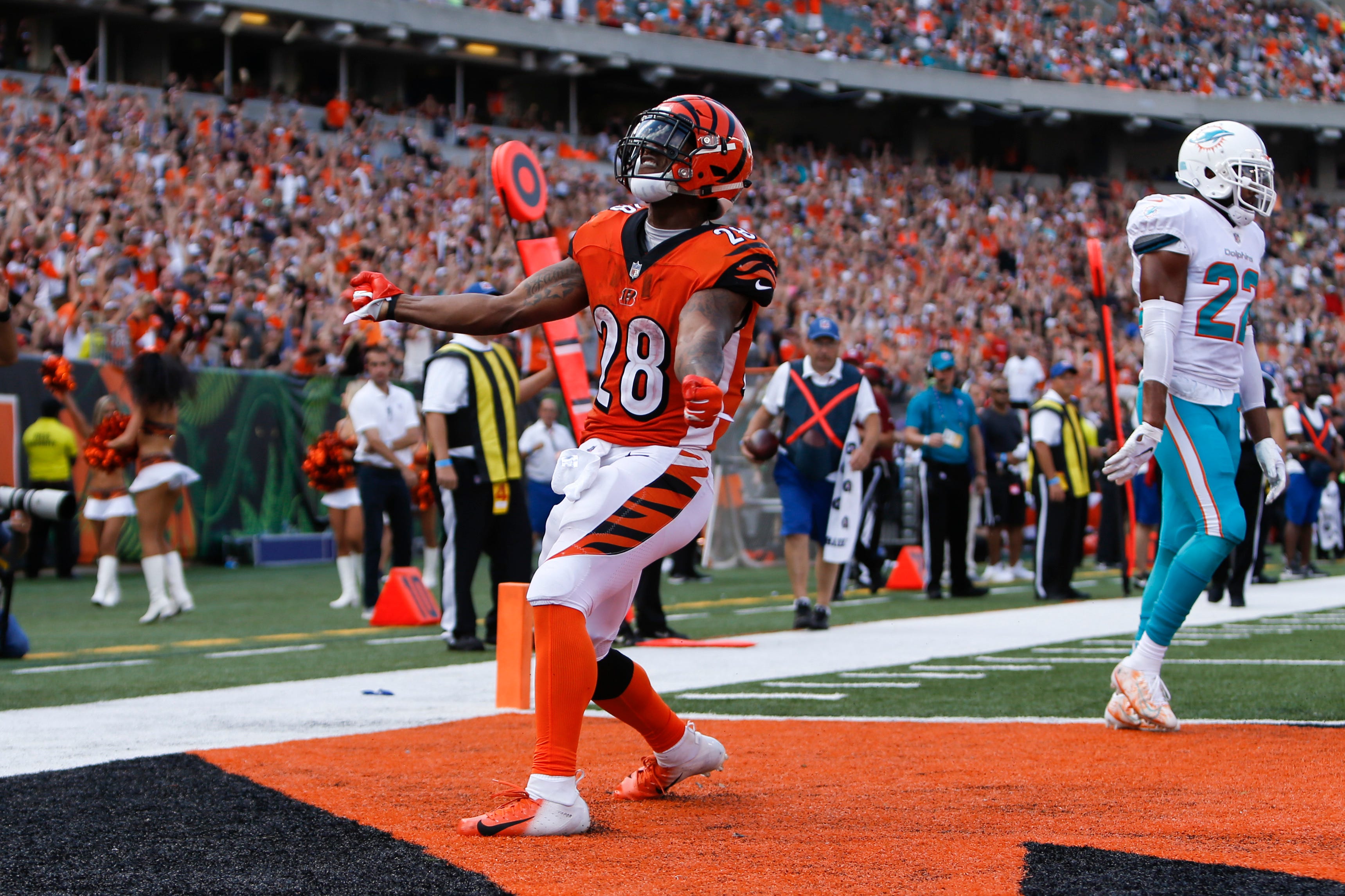 Bengals score 27 straight points for 27-17 win over Dolphins