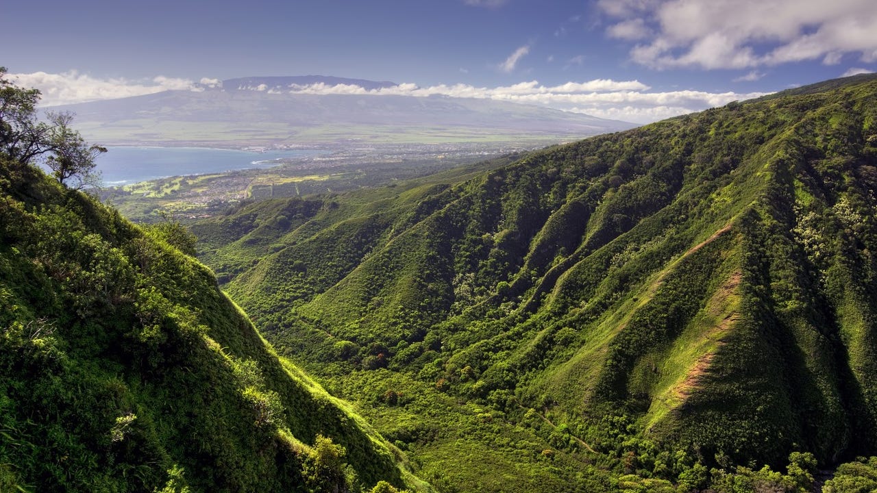 5. Kahului, Hawaii • Annual avg. wind speed: 12.9 mph • Annual max. wind speed: 99 mph • Daily mean temp.: 75.83 degrees Fahrenheit 