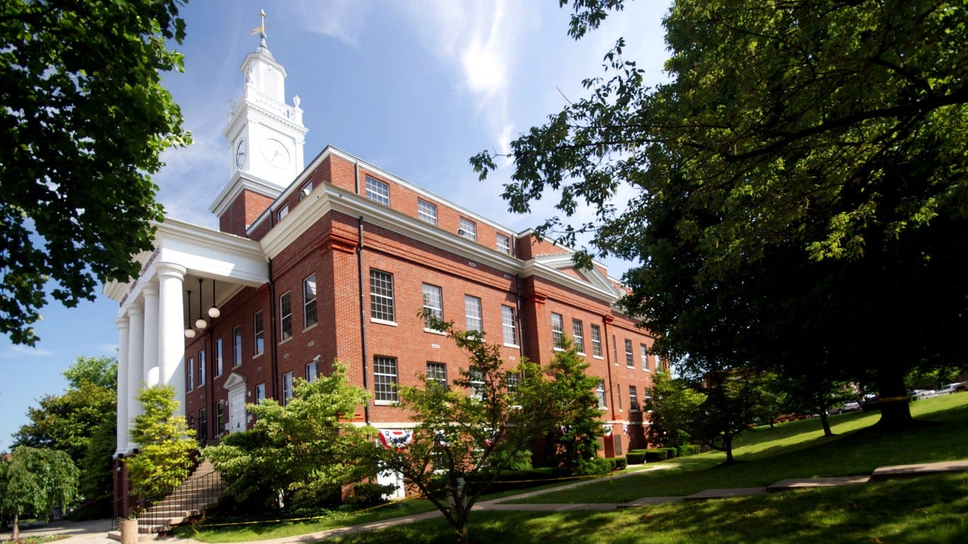 See the poorest cities in Ohio, Kentucky and Indiana