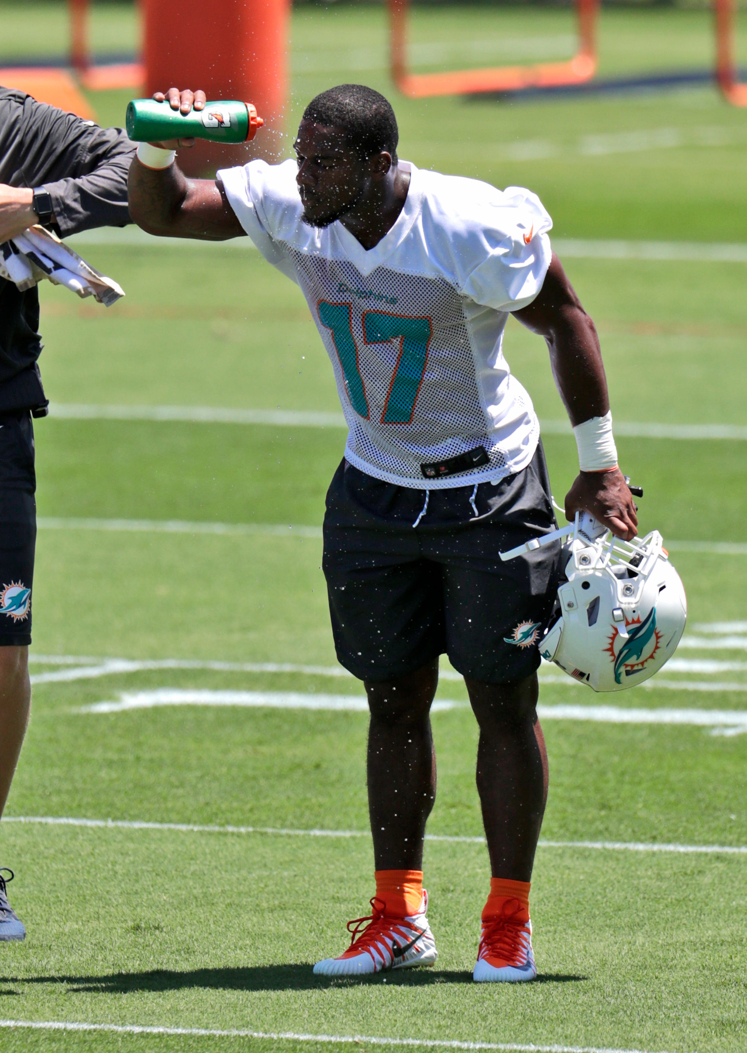 Following arrests, Walton gets another chance with Dolphins