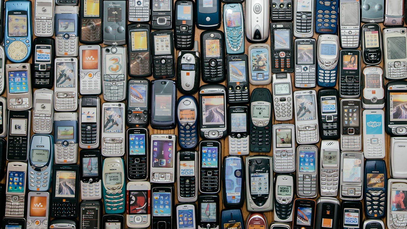 Google, Apple, Samsung, BlackBerry: Cellphones that no longer exist
