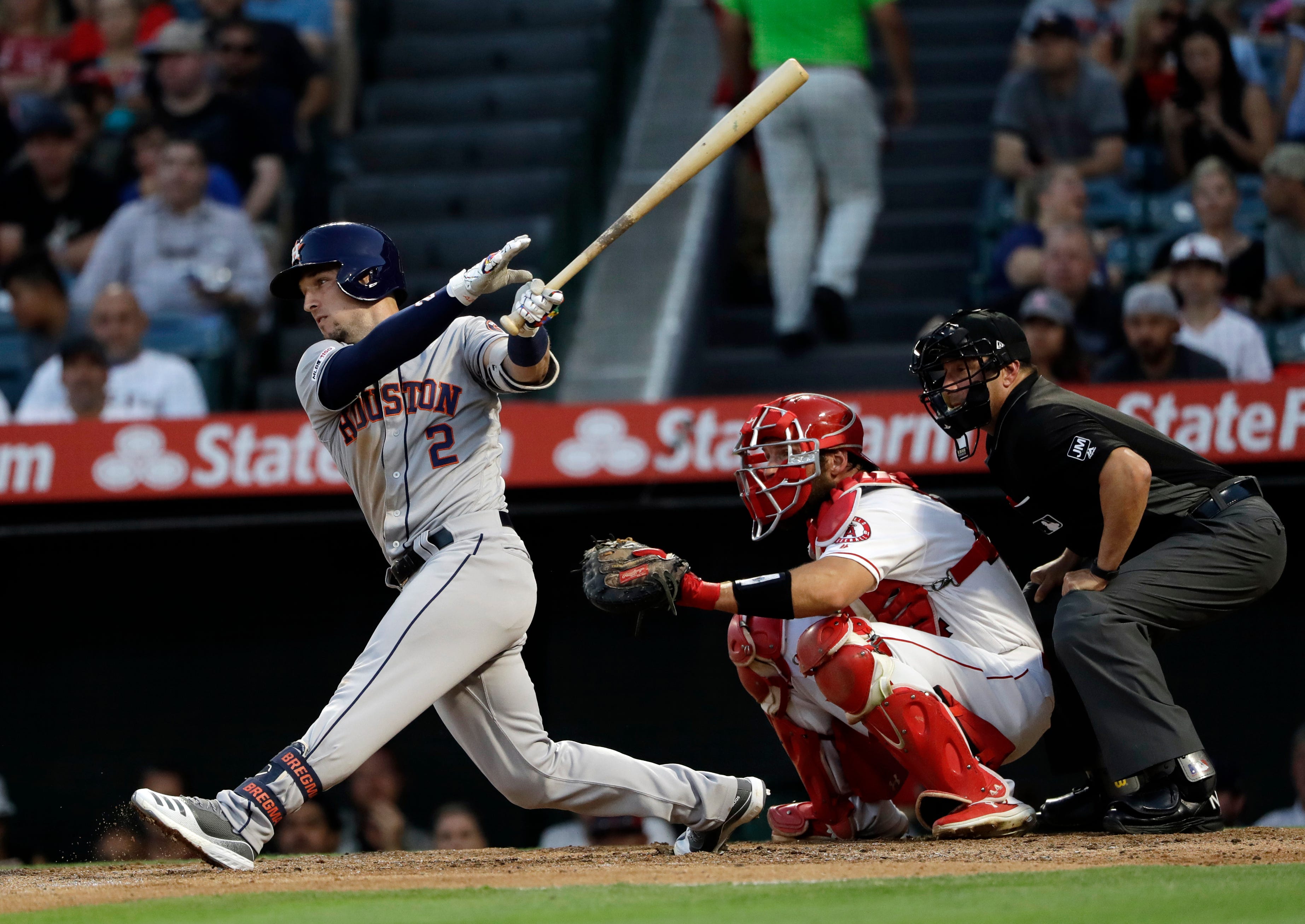 Pujols' 3 hits, 3 RBIs power streaking Halos past Astros 9-6