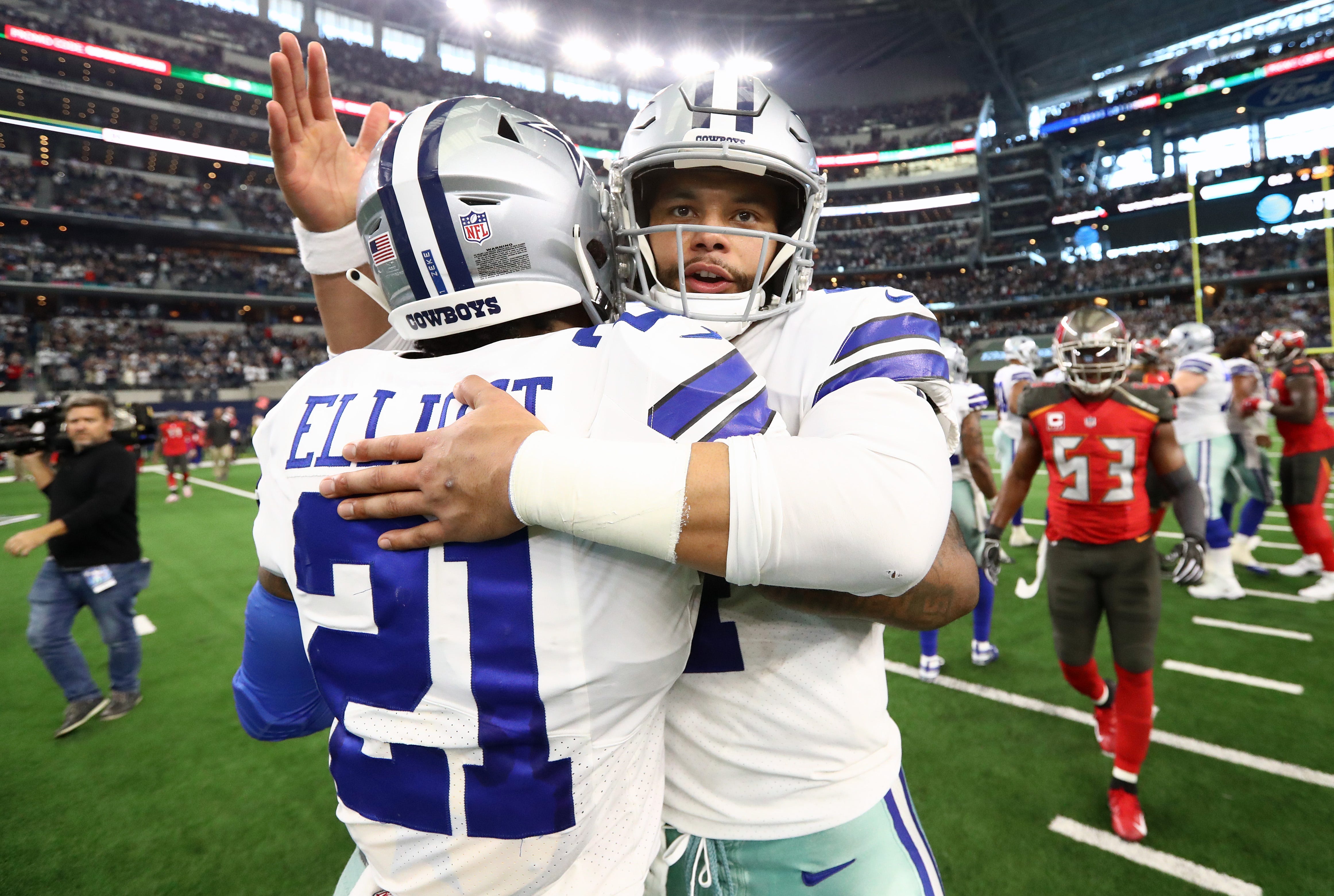 Dak Prescott Ezekiel Elliott React To Deshaun Watson S Contract
