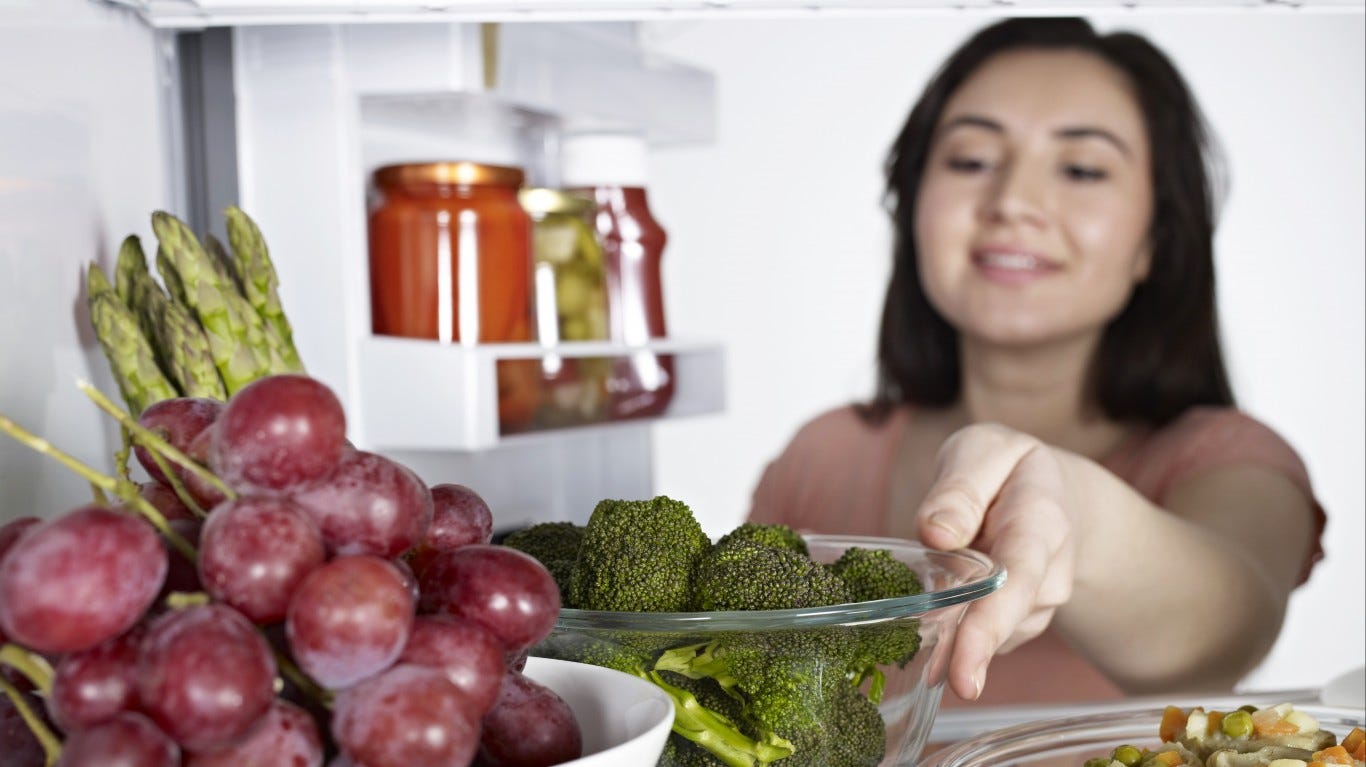 Boost immune system with homemade smoothie bowls, dietitian suggests