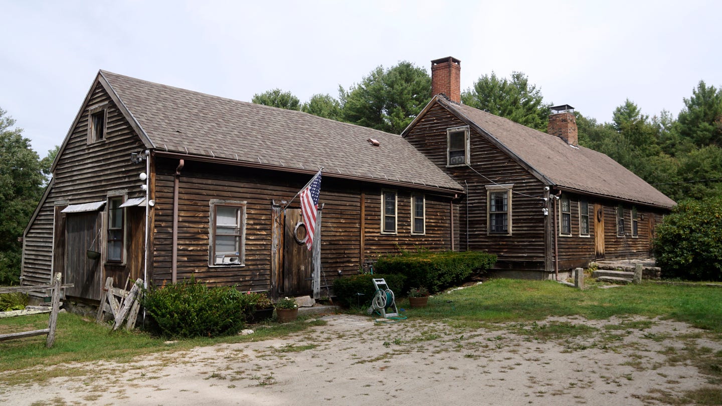 'The Conjuring house' 1677 Round Top Road Burrillville RI is for sale