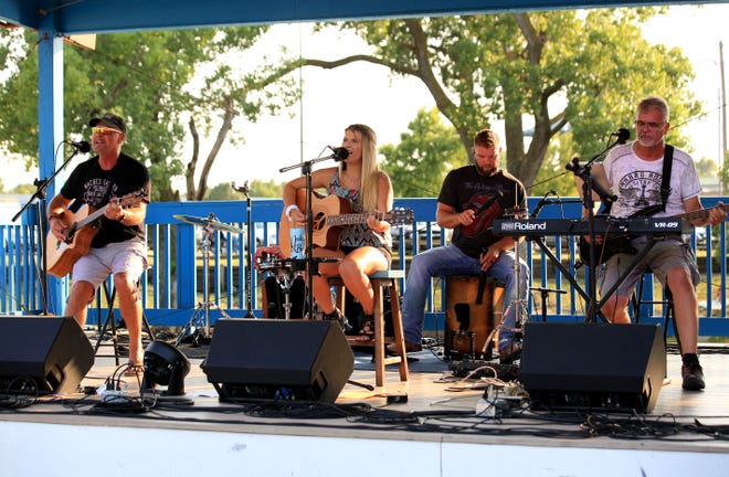 Makayla Brownlee, a teenager from Wellington, center, sings during the Food and Tunes event at the Kansas State Fair in 2020.