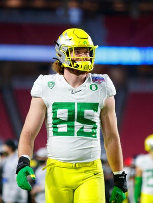 Isaac Townsend, who did not play last season as a redshirt freshman at Oregon, is part of Wisconsin's large group of untested defensive ends.
