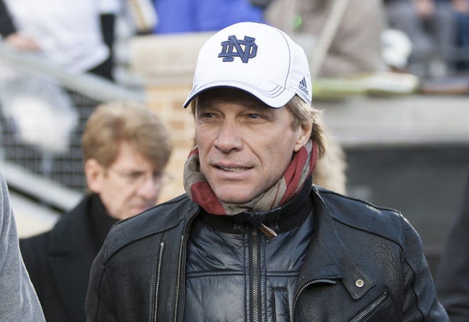 Vrouw Daarbij Koor Notre Dame football team gets pep talk from rock legend Jon Bon Jovi