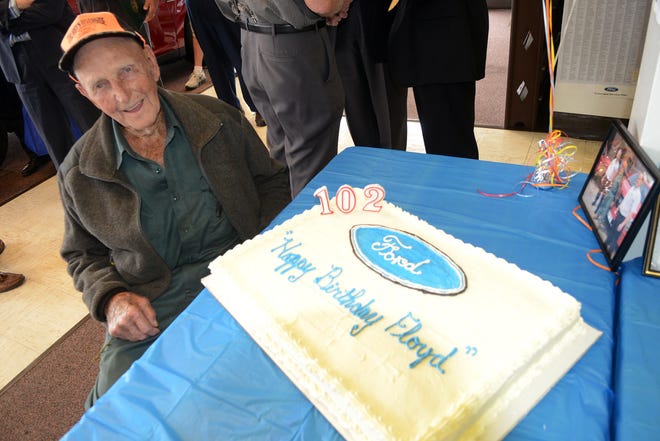 At 102, loyal Ford customer honored after ninth purchase