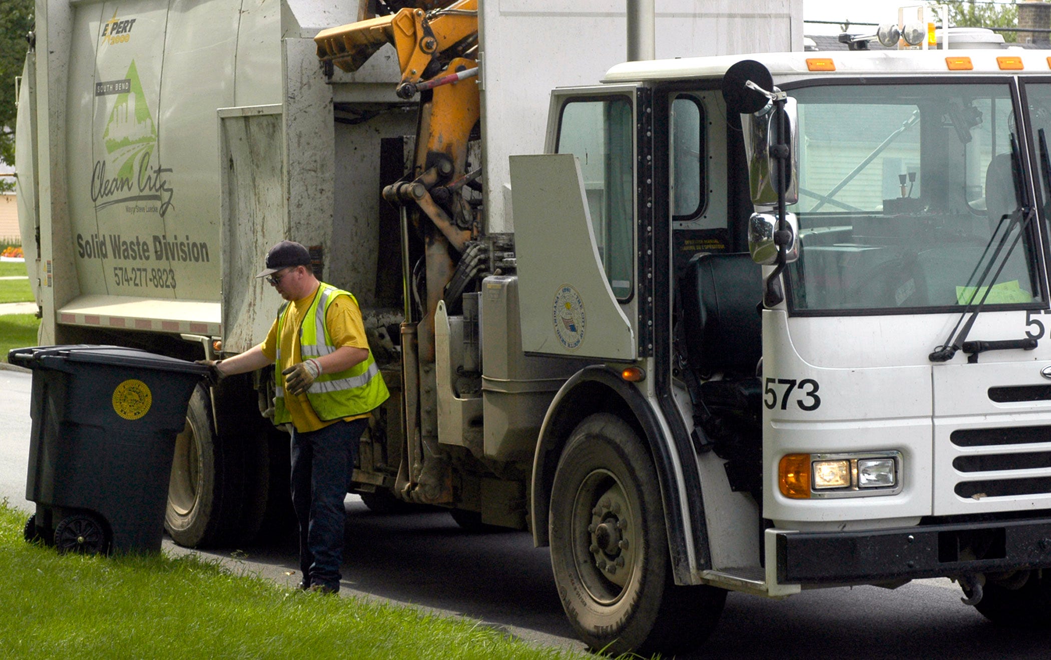 South Bend phasing out trash pickup in alleyways for most city customers