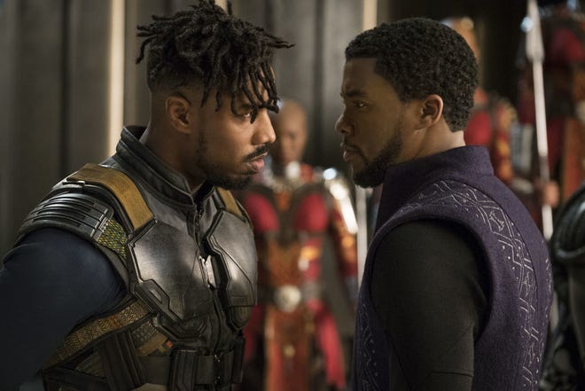 角色 Eric Killmonger（Michael B. Jordan，左）和 Black Panther（Chadwick Boseman）出现在电影中 