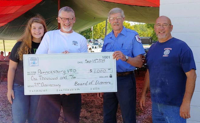 The Owen County Community Foundation was proud to present another 25th anniversary grant in the amount of $1,000 to the Patricksburg Volunteer Fire Department. Fire chief Cris Lunsford, right, and firefighter Leland Rentschler, second from right, accepted the grant on Saturday, Sept. 14 at the Patricksburg VFD’s annual fish fry. OCCF president and CEO Mark Rogers, second from left, can be seen along with his granddaughter Ellie Rogers, left, presenting the check. (Submitted / Spencer Evening World)