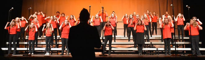 The Owen Valley Middle School choir sang songs such as “You Are My Sunshine,” “Gonna Rise Up Singing,” and “Big Rock Candy Mountain” during the concert. (Amanda York / Spencer Evening World)