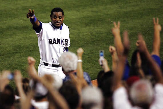 Sammy Sosa acknowledges cheers from fans after hitting his 600th career home run against the Chicago Cubs on June 20, 2007.Tim Sharp | Associated Press