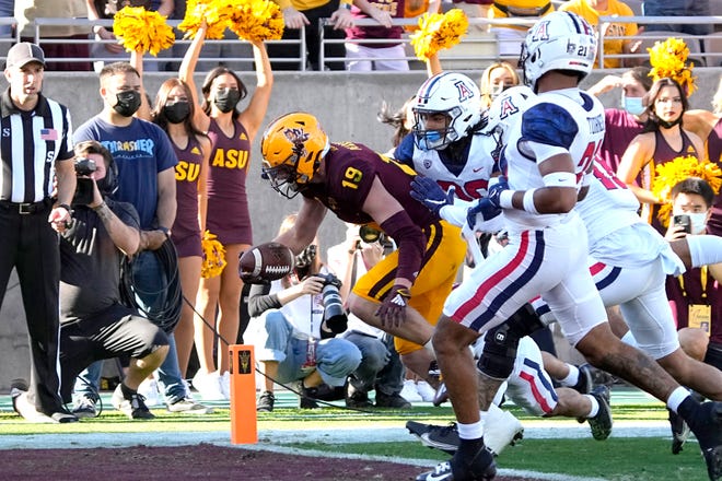 Arizona State wide receiver Ricky Pearsall (19) scores for a touchdown against Arizona in the first half on Saturday, November 27, 2021 in Tempe, Arizona.  Pearsall is now a gator.