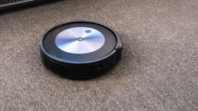 2022 Winter Texas man goes viral with robot vacuum, mop