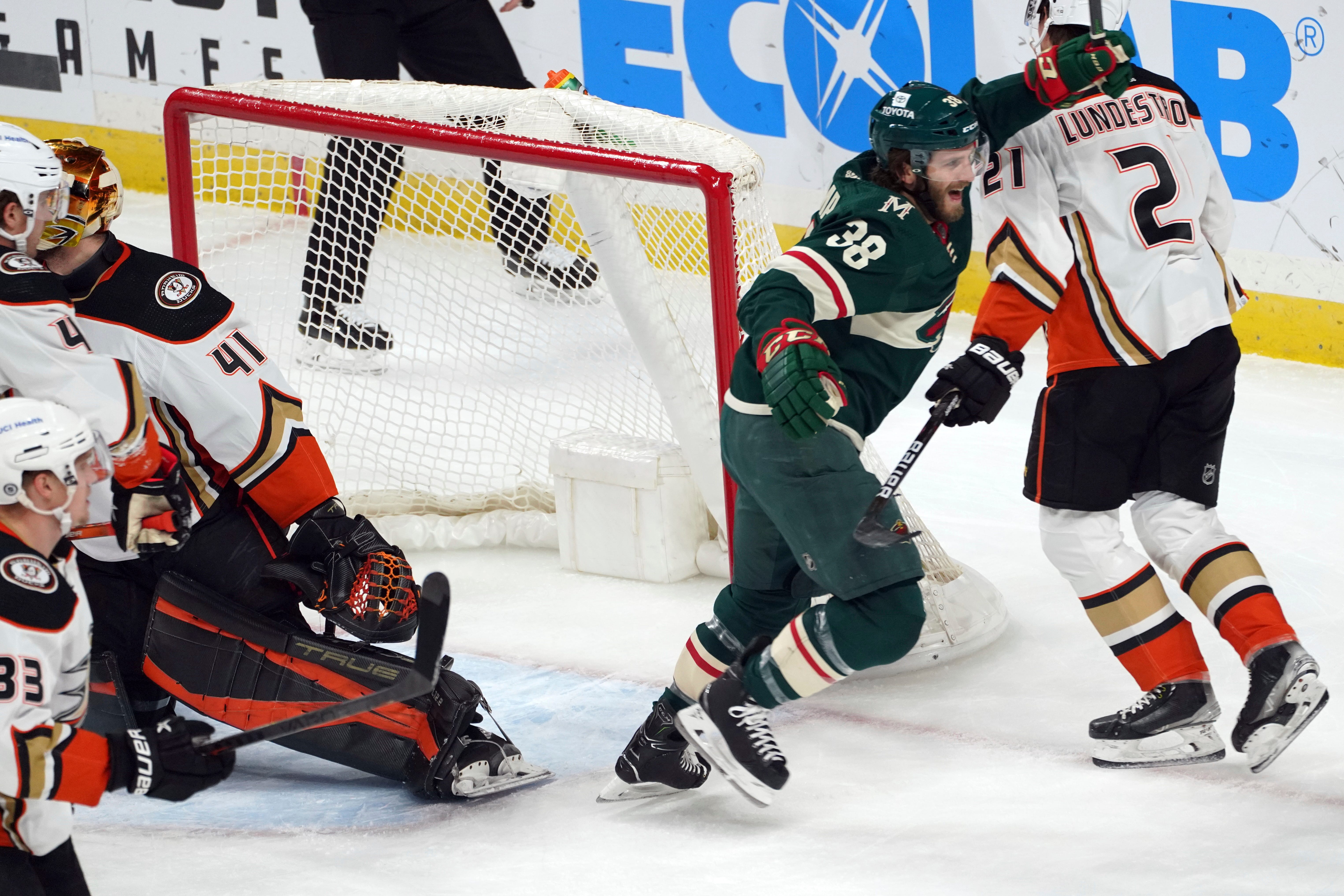 Wild score 4 in 3rd, twice in 4 seconds, to rout Ducks 7-3
