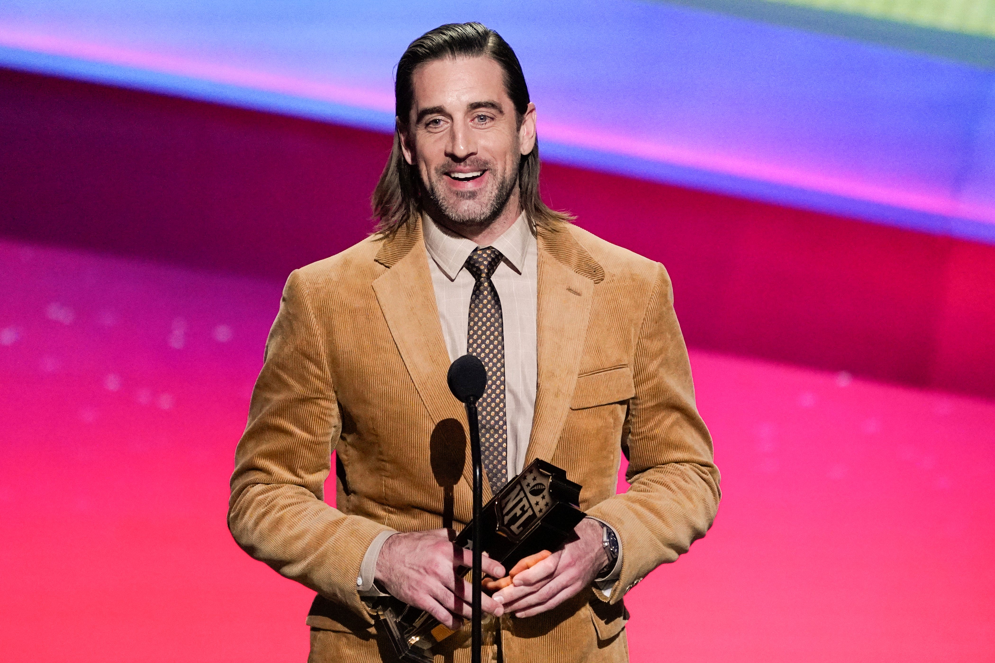 Aaron Rodgers says his appearance at 2022 NFL Honors led to haircut