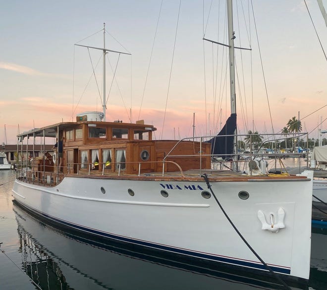 Vida Mia at sunrise