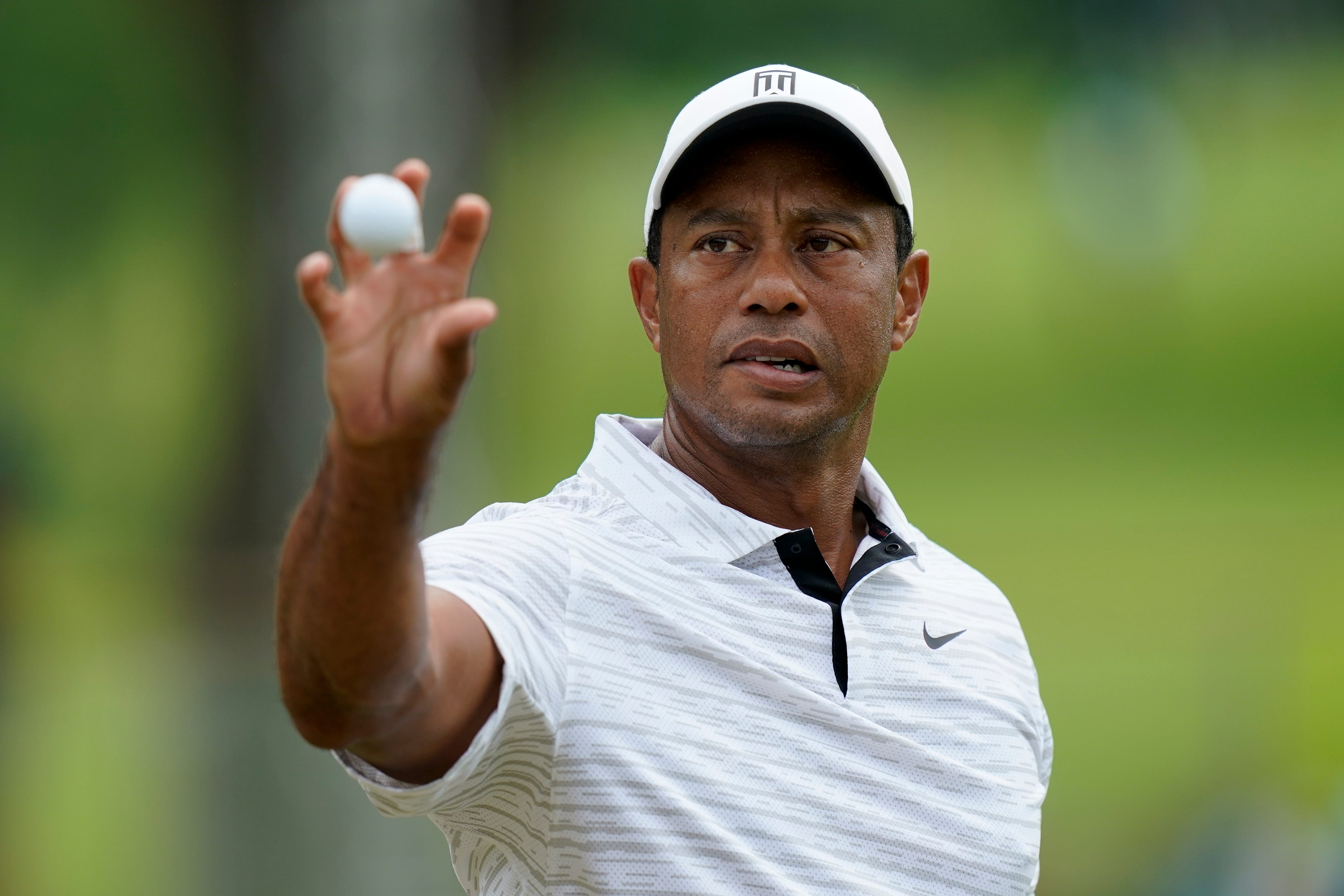 usatoday.com - Adam Schupak - Tiger Woods denounces Phil Mickelson's views on professional golf, plants his flag firmly behind PGA Tour
