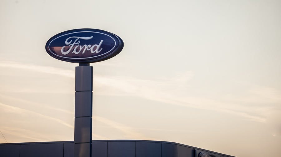 Ford has been one of the car company stars of the past year. Now it faces rising costs and a recession. Is its dividend safe?