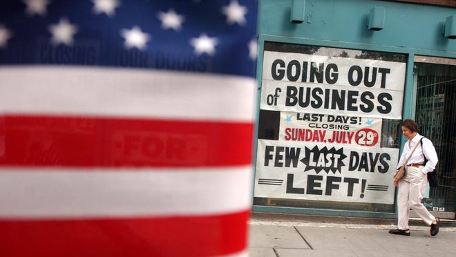 제롬 파월 연준 의장은 인플레이션을 낮추기 위해 앞으로 몇 달간 일련의 금리 인상을 시사했습니다. 그는 또한 인플레이션이 곧 사라지지 않을 것이라고 말했습니다.