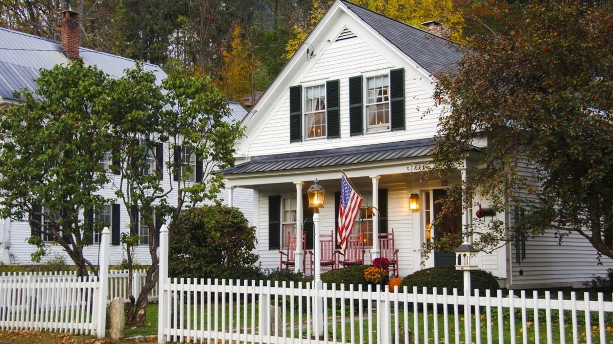 1. Vermont     • Average lot size:  78,408 square feet     • Price per square foot:  $5.95 - 2nd lowest     • Median household income:  $63,477 - 23rd highest     • Total population:  624,340    ALSO READ: Cities With the Cheapest Housing
