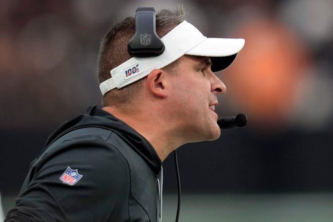 Las Vegas Raiders head coach Josh McDaniels yells from the sideline during the second half of an NFL football game against the Arizona Cardinals Sunday, Sept.  18, 2022, in Las Vegas.  (AP Photo/John Locher)