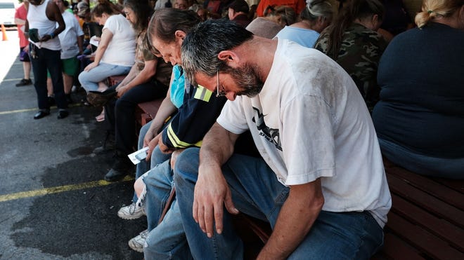 일반적으로 유연한 노동 시장은 경기 침체로부터 경제를 보호하는 데 도움이 됩니다. 그러나 이제 연준이 금리를 계속 인상하도록 박차를 가할 가능성이 있으며 이는 더 깊은 디플레이션의 위험을 증가시킬 수 있습니다.