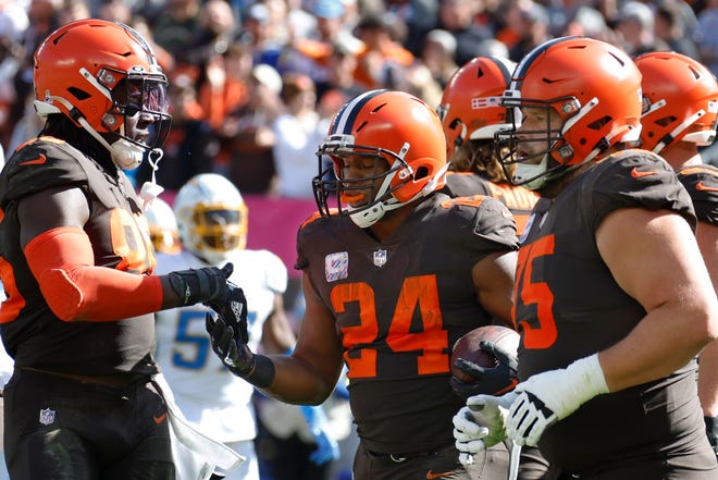 Browns running back Nick Chubb (24) celebrates with David Njoku (85) and Joel Bitonio (75) after scoring a first-half touchdown against the Chargers, Sunday, Oct. 9, 2022, in Cleveland.