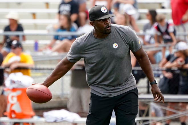 FILE - Pittsburgh Steelers senior defensive assistant Brian Flores works with the defense as they go through drills during practice at NFL football training camp in the Latrobe Memorial Stadium in Latrobe, Pa., Monday, Aug. 8, 2022.