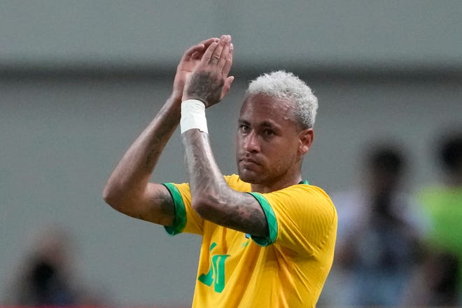 Neymar dari Brasil bereaksi selama pertandingan sepak bola persahabatan antara Korea Selatan dan Brasil di Stadion Piala Dunia Seoul di Seoul, Kamis, 2 Juni 2022. (AP Photo/Lee ​​Jin-man)