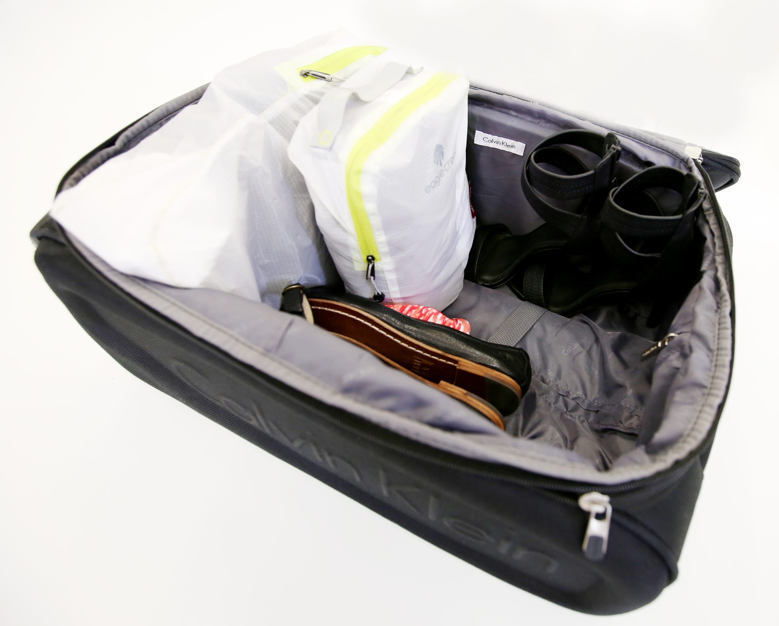 6 Photos Packing Lightly